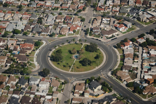 Aerial view of Circle Park in Inglewood, Los Angeles, California. The suburb-style neighborhood, palm trees, and sunny weather are a classic image of Los Angeles and Southern California. - Powered by Adobe