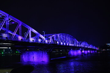 Trang Tien Bridge Light Up & Night Market in Hue, Vietnam - ベトナム フエ...