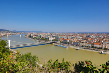 Naklejka na ściany i meble view of the city of the city of the river