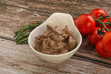 Soft chicken liver with cream