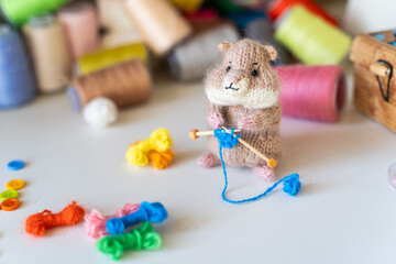 Knitted hamster toy with yarn and knitting accessories - 743658477