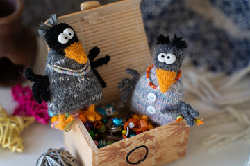 Knitted crow toys with decorations and shiny objects - 743658624