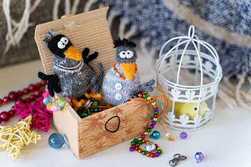 Knitted crow toys with decorations and shiny objects - 743658686