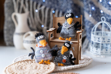 Knitted crow toys with decorations and shiny objects - 743658807