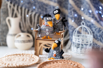 Knitted crow toys with decorations and shiny objects - 743658842