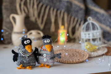 Knitted crow toys with decorations and shiny objects - 743659018