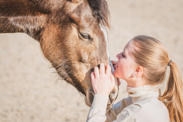Mädchen mit Pferd