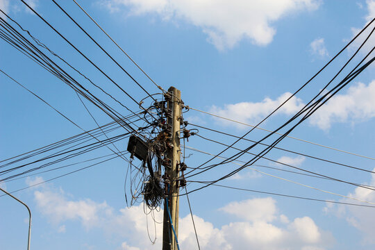 Tangles of power 