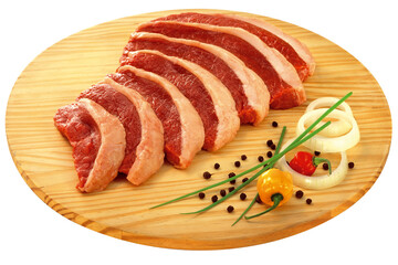 tábua de madeira com fatias de picanha crua acompanhado de mix de temperos isolado em fundo trasnparente