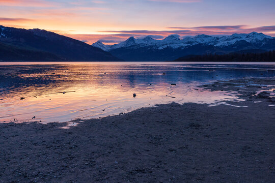 Sonnenaufgang am Thunersee mit Eiger M&ouml;nch und Jungfrau