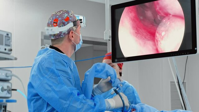 Surgeon and assistant perform laparoscopy surgery 