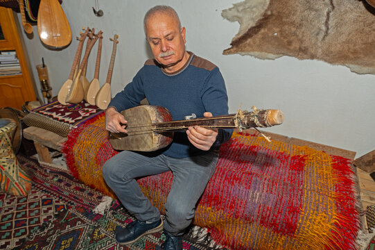 Guembri is a musical instrument typical of Moroccan culture. It is also known as Gimbri, Sintir or Hejhoujis.