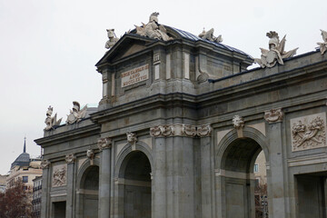 Triumphbogen Puerta de Alcalá in der spanischen Hauptstadt Madrid