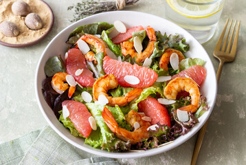 Salad with grapefruit, shrimps and almonds. Healthy eating. Diet.