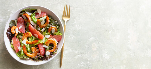 Salad with grapefruit, shrimps and almonds. Healthy eating. Diet.