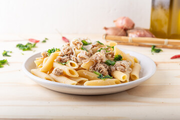 Pasta with tuna and onions, Italian food. Good for lunch or dinner, quick and healthy., Italian food. Good for lunch or dinner, quick and healthy.