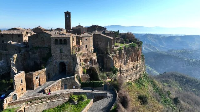 Civita di Bagnoregio, borgo turistico medievale sulla collina di tufo. Viterbo, Lazio Italia.
Veduta aerea di Bagnoregio,  la citt&agrave; che muore per via della roccia vulcanica che si sgretola, Calanchi.