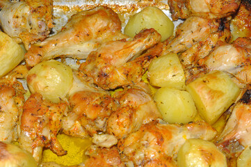 carne de frango assado com batatas 