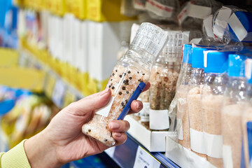 Himalayan salt in hand