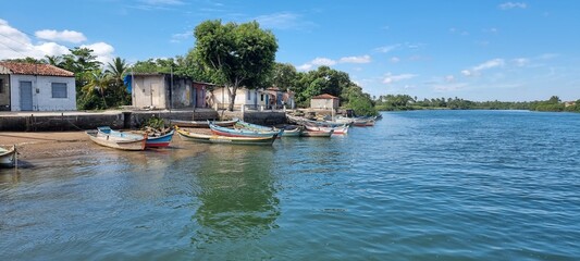 Navegando pela baia de barco