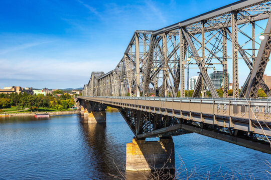 Alexandra Bridge in Ottawa