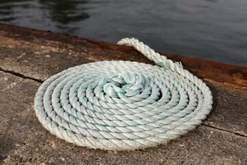 Fototapeta na wymiar Seilschnecke auf einem Schiffsanleger