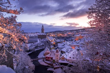 Foto auf Acrylglas Winter view of Cesky Krumlov, picturesque houses under the castle with snow-covered roofs. Narrow streets and the Vltava river. Travel and Holiday. Christmas time. UNESCO World Heritage. Czechia © Pavel Rezac