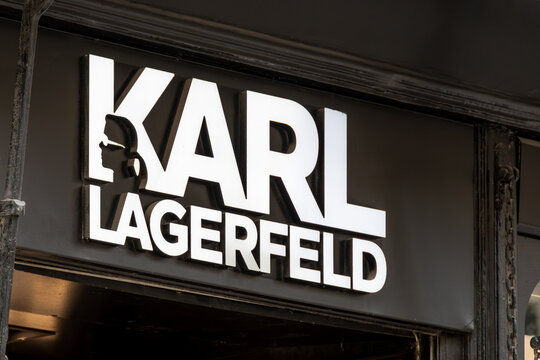 Paris, France - 23 f&eacute;vrier 2024: Enseigne et logo d'une boutique Karl Lagerfeld, marque de mode pr&ecirc;t-&agrave;-porter cr&eacute;&eacute;e par le designer Karl Lagerfeld