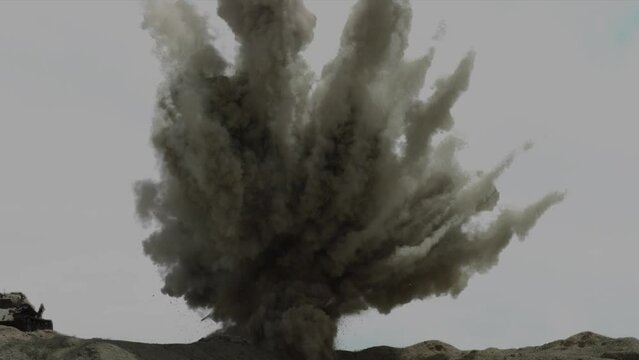 E5, Super slow motion recorded dust explosion 10-meter height.