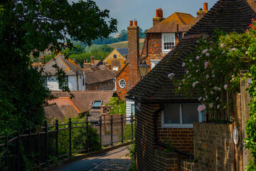 A beautiful cityscape in the old medieval town of Rye with brick townhouses - obrazy, fototapety, plakaty