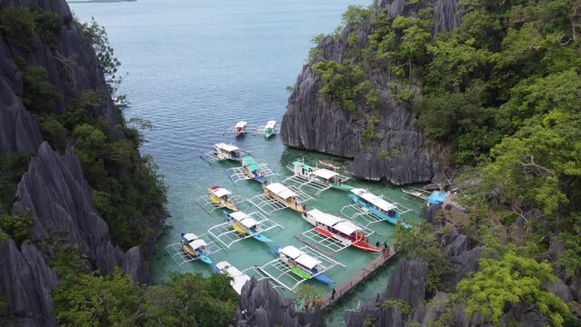 Island-hopping tourists disembark outrigger boats at Barracuda Lake, Aerial