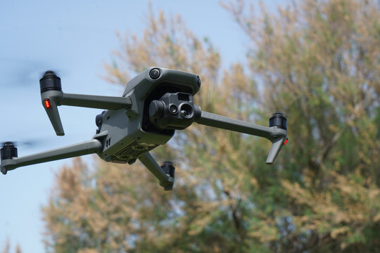 Detailed plan of a high-tech drone with large sensors and multifunctional camera, with powerful zoom and thermal, for rescue and surveillance, horizontal