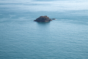 Obraz premium View of the rock on the blue sea