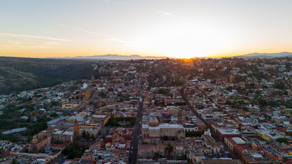 Naklejka premium Aerial sunrise over San Miguel de Allende in Mexico