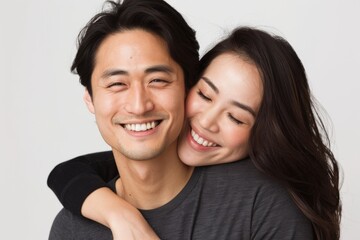 恋人同士でキスやハグをしている日本人カップル（家族・パートナー・事実婚）