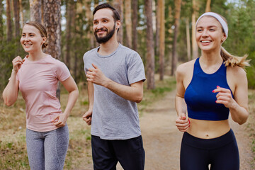 Obraz premium People training in the forest