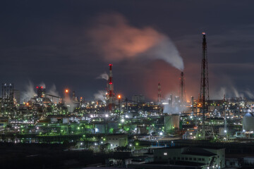 Fototapeta premium 日本の岡山県倉敷市の水島コンビナートの美しい工場夜景