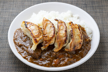 餃子カレーライス。
