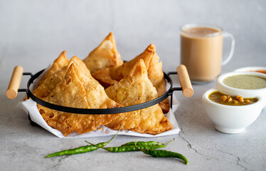 Small triangular pastry filled with spiced meat or vegetables (Samosa)