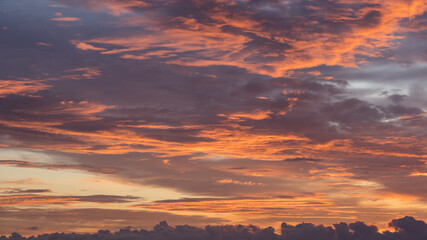 Fototapeta premium Dramatic sunset with vibrant clouds lit by a sun