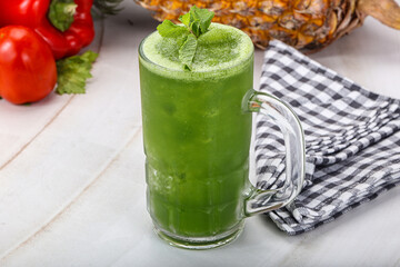 Mint, basil, spinach smoothie detox