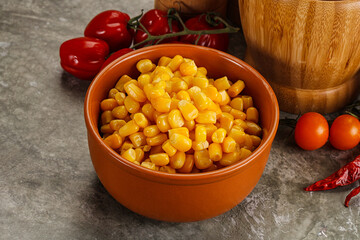 Sweet canned ripe corn grain