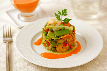 Scrambled vegetable with prawns.