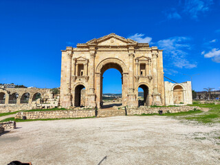 Fototapeta na wymiar Adriano's arch at roman ruins of Jerash in Jordan