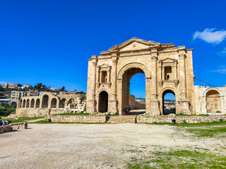 Fototapeta premium Adriano's arch at roman ruins of Jerash in Jordan