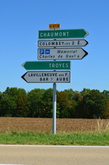 Panneau directionnel dans le département de la Haute-Marne (Région Grand-Est, France)