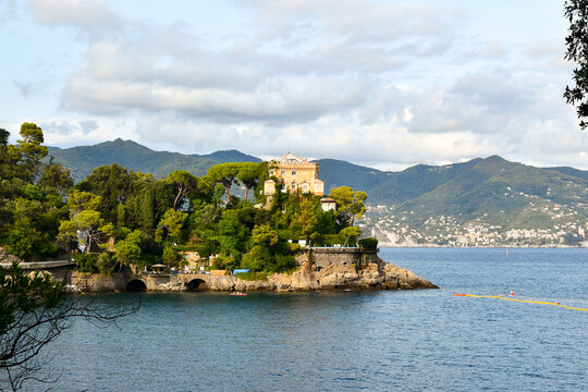 Elevated view of the Gulf of Tigullio with the promontory of Paraggi, a small fishing village on the Italian Riviera, near Portofino, Genoa, Liguria, Italy