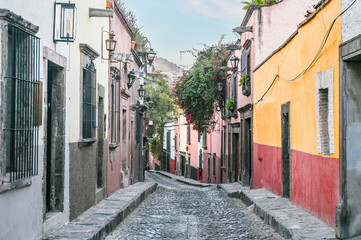 Fototapeta na wymiar Colorful Colonial Street in San Miguel de Allende II