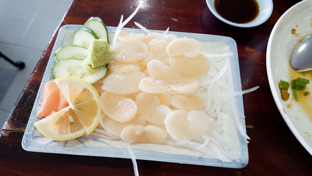 seafood sashimi sushi conch meal fish fresh japanese food plate dinner dish gourmet delicious lunch healthy cooking japan meat raw food salmon fish tuna asian culture octopus snack cooking healthy eat