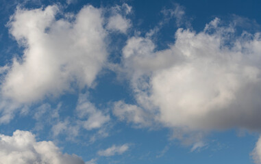 Fototapeta premium Beautiful bright blue sky with fluffy white clouds.